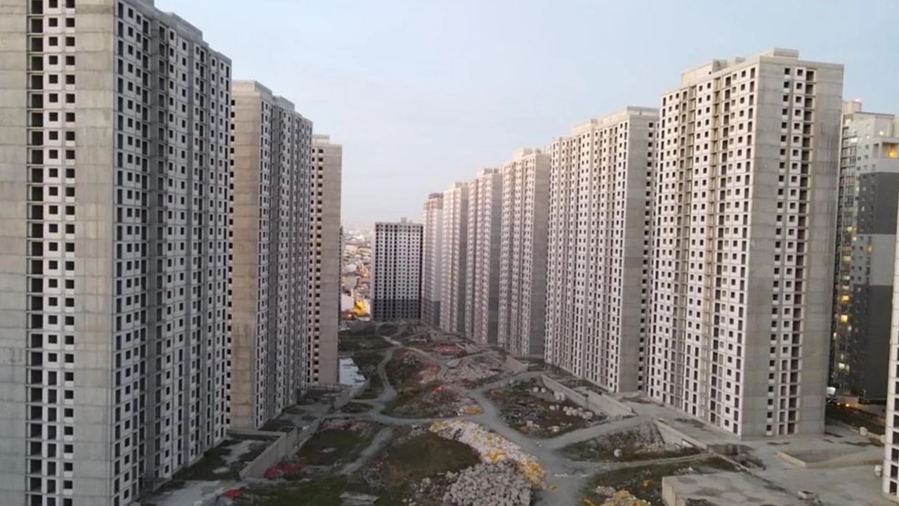 Binlerce Kişi Ev Beklerken İnşaat Devi İflas Etti!