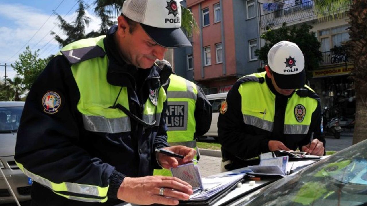 APP Plaka Kullanan Sürücülere Resmi Belgede Sahtecilik Şoku