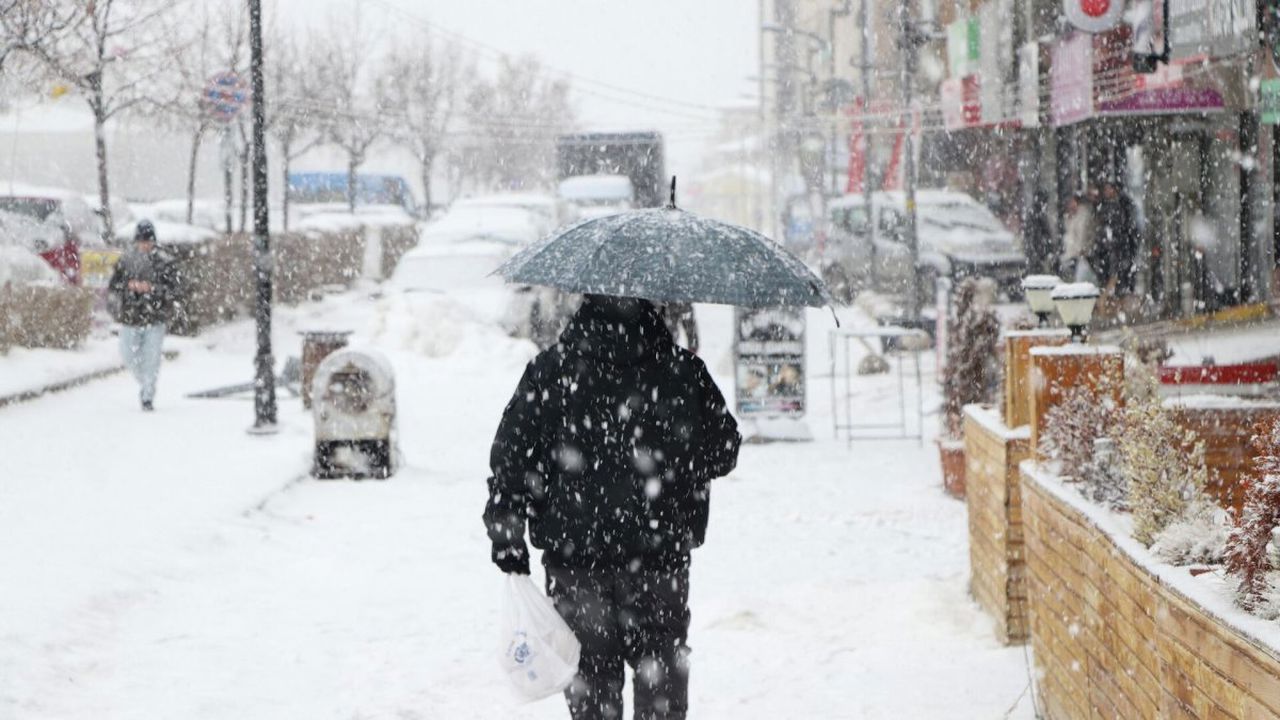 Meteoroloji Genel Müdürlüğü Uyardı: Hafta Ortasından İtibaren Yoğun Kar Geliyor